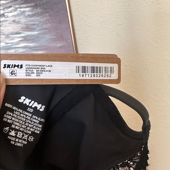Skims Fits Everybody unlined underwire Lace Scoop Bra Onyx Black NWT 32D - Picture 5 of 8